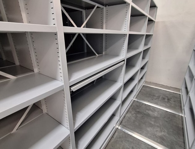 Передвижные стеллажи на рельсах