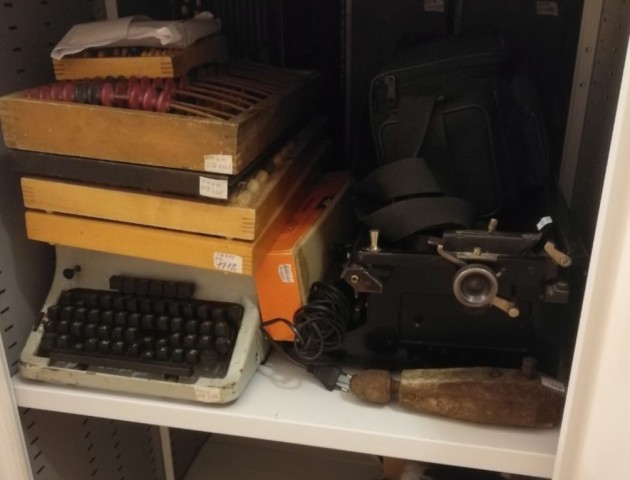 Стеллажи для предметов исторического наследия